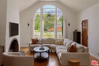1700 Morada Pl in Altadena, CA - Building Photo - Building Photo