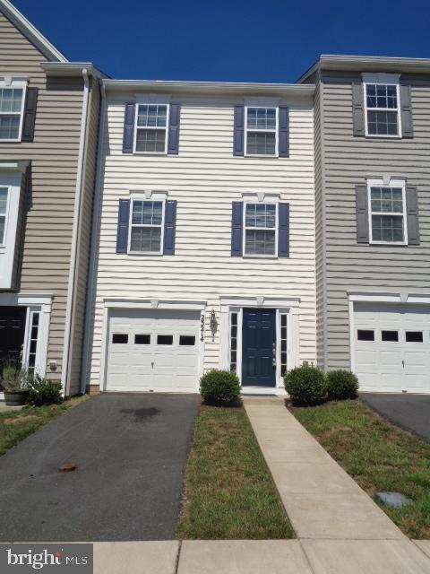 23214 Westwood Ct in Ruther Glen, VA - Foto de edificio