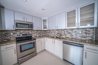 19390 Collins Ave, Unit 1507 in Sunny Isles Beach, FL - Building Photo - Building Photo