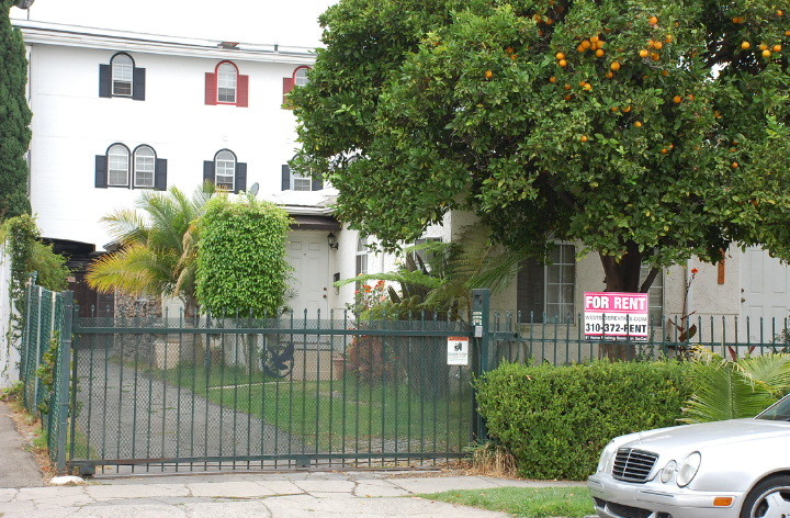 8628 Olin St in Los Angeles, CA - Building Photo