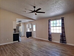 3 Wildwood Dr in Edgewater, FL - Building Photo - Building Photo