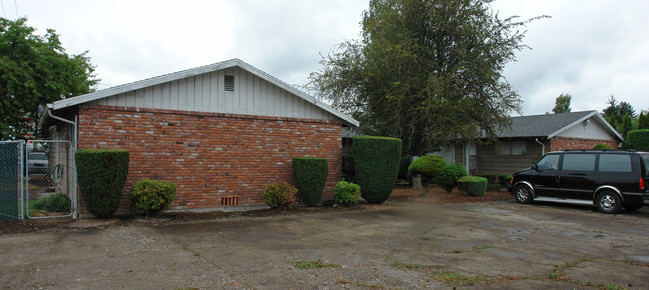 690-698 Oregon Ave NE in Salem, OR - Building Photo - Building Photo