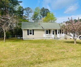 107 Arthur Ct in Havelock, NC - Building Photo - Building Photo