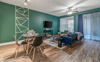 7373 Valley View Ln in Dallas, TX - Building Photo - Building Photo