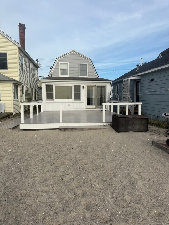 797 E Broadway in Milford, CT - Building Photo