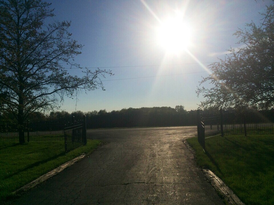 13040 Brisbin Rd in Yorkville, IL - Building Photo