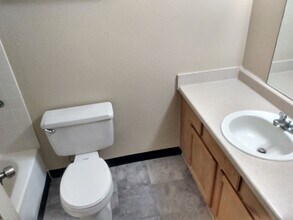 345 N 5th St in Klamath Falls, OR - Building Photo - Building Photo
