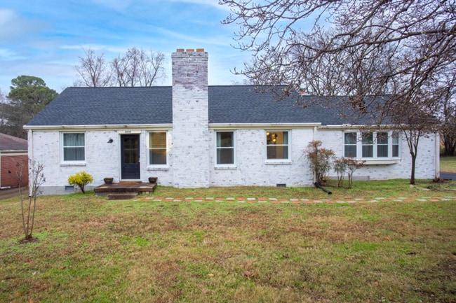 2314 Deerwood Rd in Nashville, TN - Foto de edificio - Building Photo