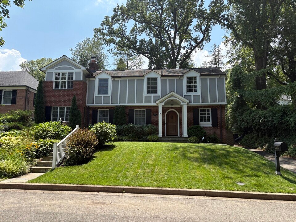 4726 Sedgwick St NW in Washington, DC - Building Photo