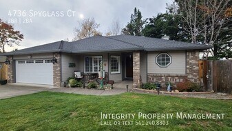 4736 Spyglass Ct in Medford, OR - Building Photo