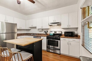 176 Brooks St, Unit 1 Apartamentos