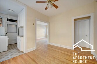 1333 W Touhy Ave, Unit 1E in Chicago, IL - Building Photo - Building Photo