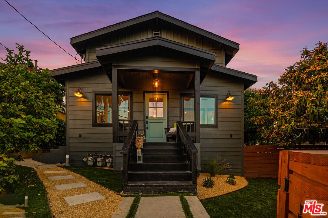 2217 Scott Ave in Los Angeles, CA - Building Photo