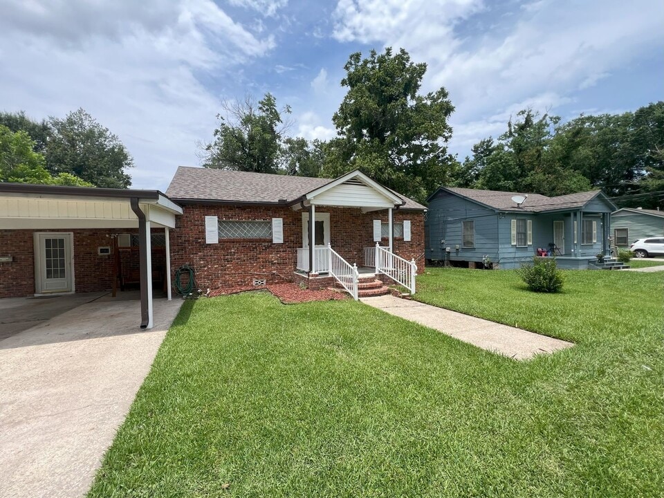 4961 Oaklon Ave in Baton Rouge, LA - Building Photo