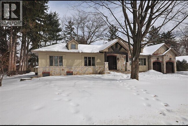 225 Forestwood Dr in Oakville, ON - Building Photo - Building Photo