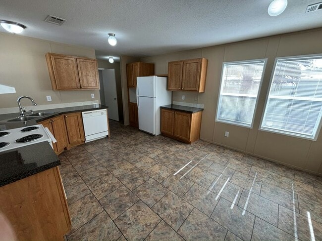 6532 NW 29th St in Margate, FL - Building Photo - Building Photo