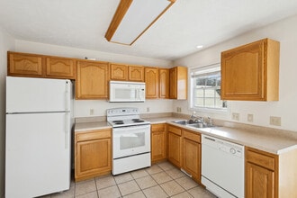 204 Amanda Ln, Unit 3 in Bristol, TN - Foto de edificio - Building Photo