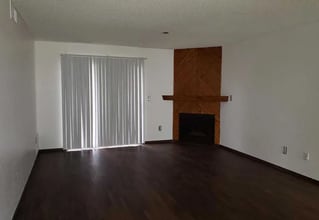 44406 15th St E, Unit 10 in Lancaster, CA - Building Photo - Building Photo