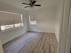 1512 NE 109th St-Unit -1512 in Miami, FL - Building Photo - Building Photo