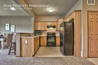 884 S Woodson Ct in Gardner, KS - Building Photo - Building Photo