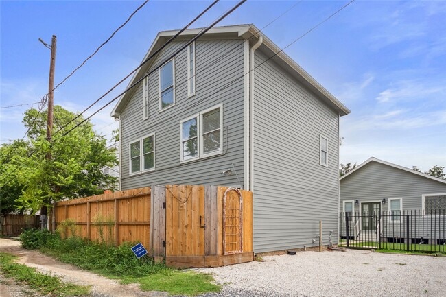 property at 1105 Tulane St