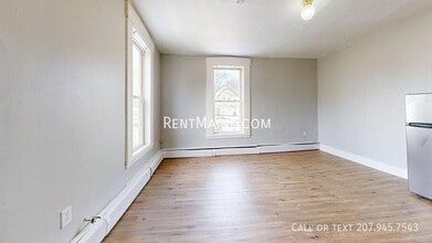 76 Court St in Bangor, ME - Foto de edificio - Building Photo