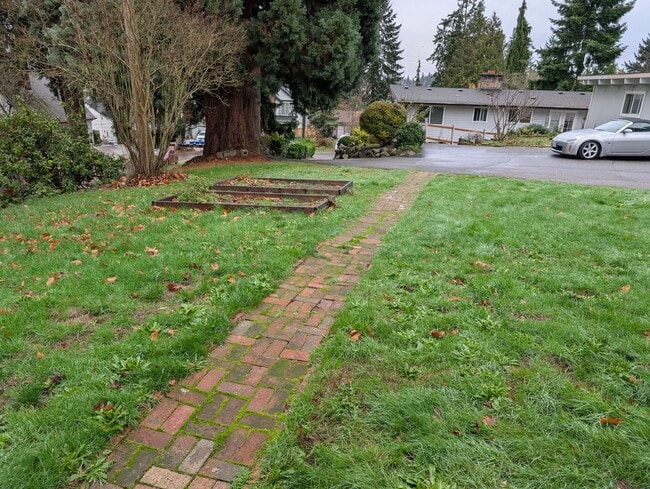 10331 Wallingford Ave N in Seattle, WA - Foto de edificio - Building Photo