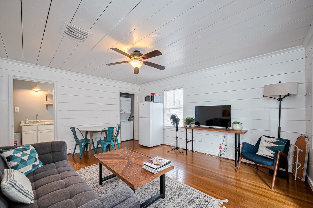 2163 University Blvd in Houston, TX - Building Photo