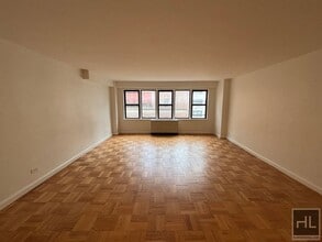 EAST 63 STREET in New York, NY - Foto de edificio - Building Photo