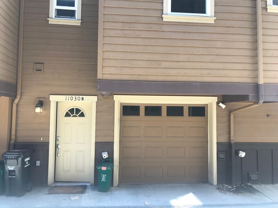 11030 Greenwood Ave N in Seattle, WA - Building Photo