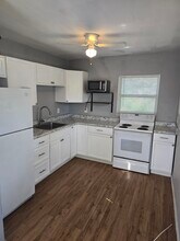 2544 16th Ave S, Unit 1/2 upstairs in St. Petersburg, FL - Building Photo - Building Photo