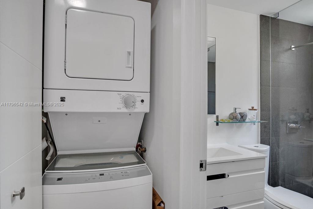 747 Michigan Ave, Unit 202 in Miami Beach, FL - Building Photo