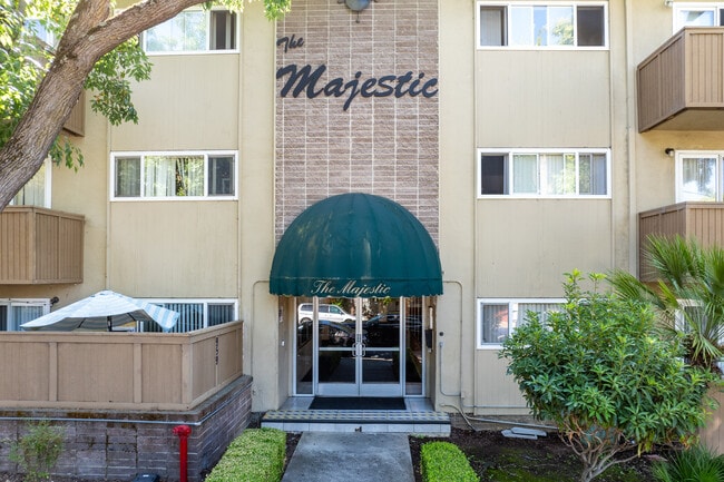 The Majestic Apartments in Hayward, CA - Building Photo - Building Photo