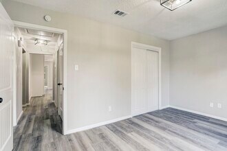 2071 Delphi Ln in Houston, TX - Building Photo - Building Photo