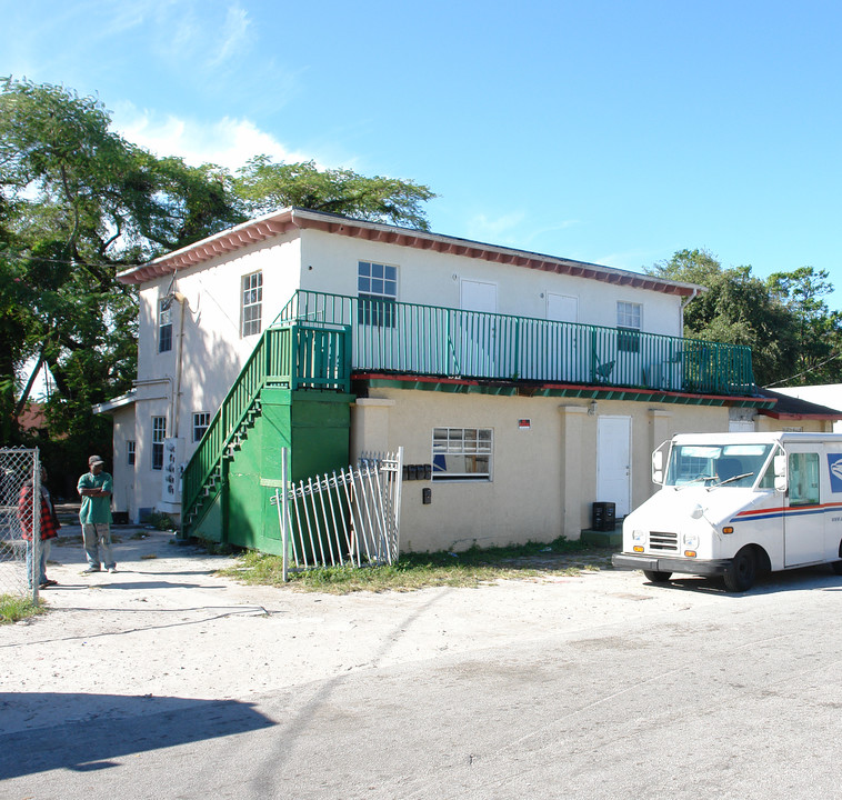 176 NE 60th St in Miami, FL - Building Photo