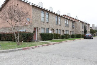 Patito Place Townhomes in Dallas, TX - Building Photo - Building Photo