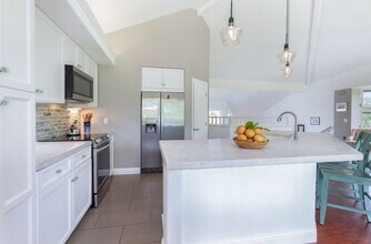 4141 Queen Emma's Dr in Princeville, HI - Building Photo - Building Photo