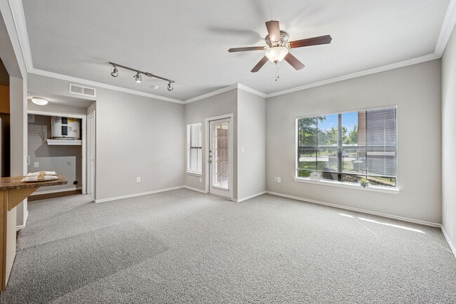 The Residences Of Holland Lake in Weatherford, TX - Foto de edificio - Building Photo