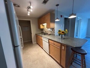 4 Crestview Cir in Londonderry, NH - Building Photo - Building Photo
