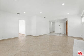 7377 W 88th St in Los Angeles, CA - Building Photo - Building Photo