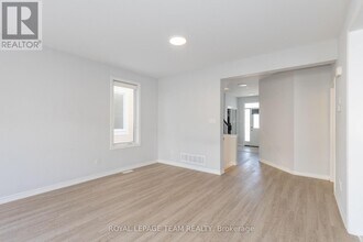 937 Shimmerton Cir in Ottawa, ON - Building Photo - Building Photo