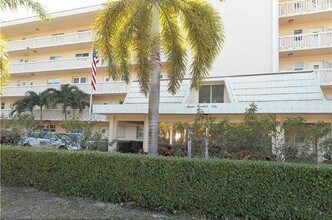 750 NE Spanish River Blvd-Unit -3050 in Boca Raton, FL - Foto de edificio - Building Photo