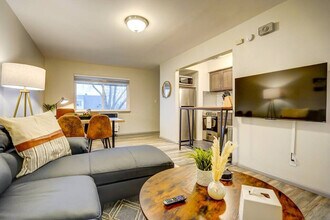 645 S 94th Pl in West Allis, WI - Building Photo - Building Photo