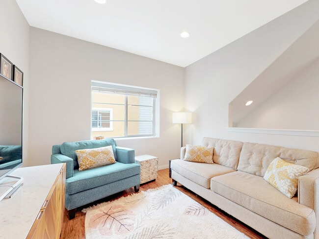 955 Humbert Ave, Unit 955 in San Luis Obispo, CA - Foto de edificio - Building Photo