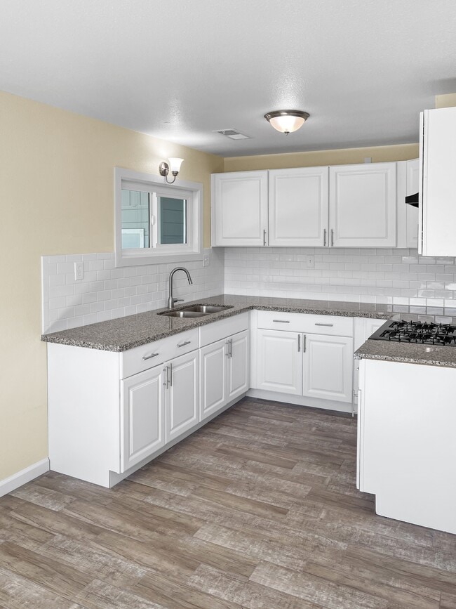 202 W Lynn Ave in Tulare, CA - Building Photo - Building Photo