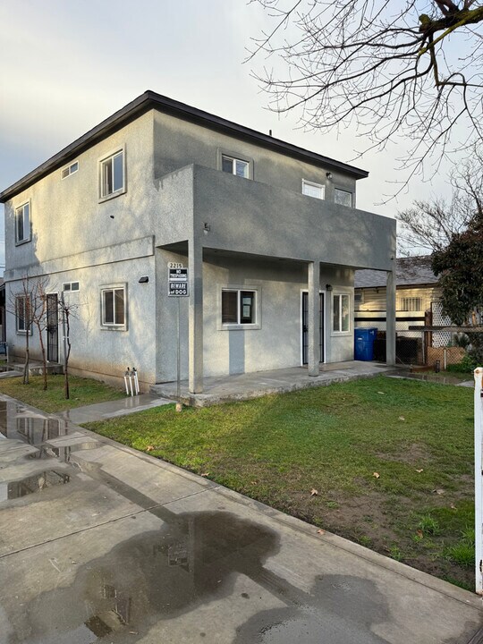2225 E Tyler Ave in Fresno, CA - Foto de edificio