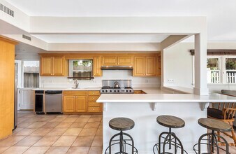 317 Poppy Ave in Corona Del Mar, CA - Building Photo - Building Photo