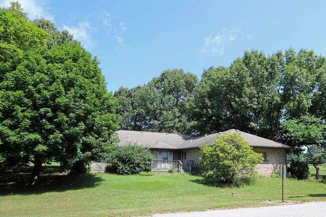 4282 Cleveland Ave in Stevensville, MI - Building Photo - Building Photo