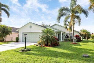 2698 SW Versailles Terrace in Stuart, FL - Building Photo