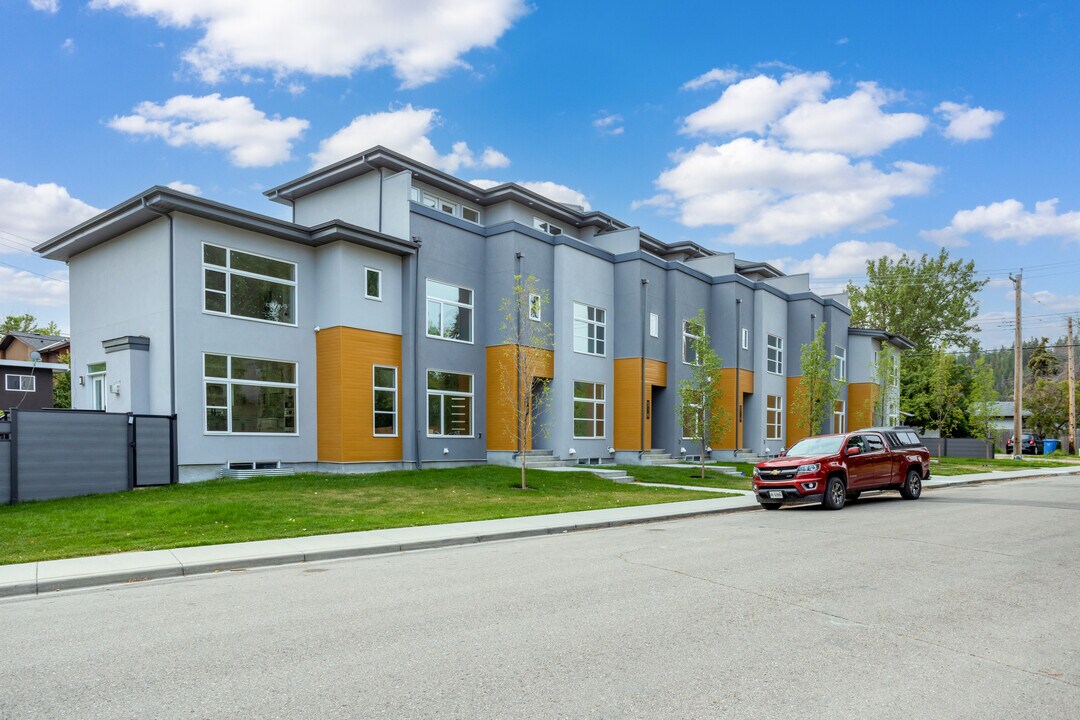 516 32 St NW in Calgary, AB - Building Photo